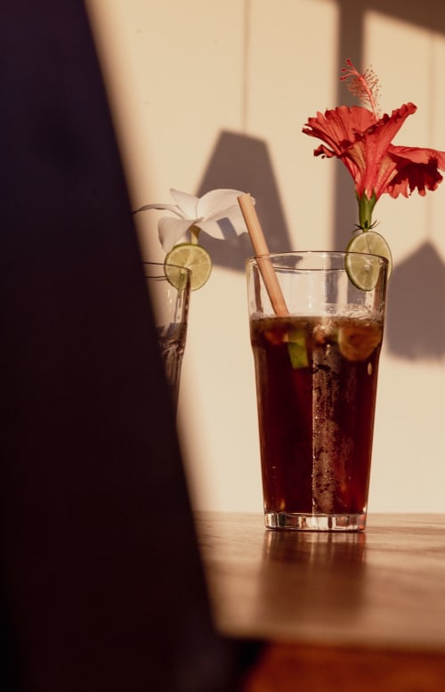 Coca cola et paille en bambou