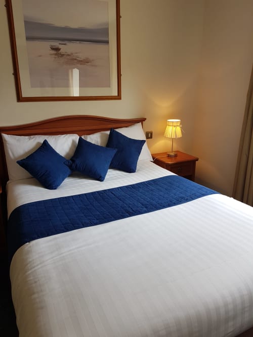 An Cruiscin Ian Hotel - double and single rooms in Galway, family, friends, couple, Connemara, sea view and restaurant