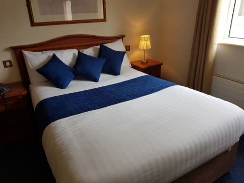 An Cruiscin Ian Hotel - double and single rooms in Galway, family, friends, couple, Connemara, sea view and restaurant