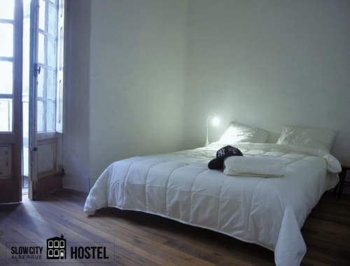 Habitación doble matrimonial privada en el Slow City Hostel Albergue