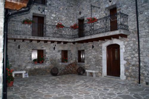 PUEBLO BONITO LIMPIEZA PIRINEO VISTAS MONTAÑA TRANQUILIDAD CASA RURAL COMPLETA CASA POR HABITACIONES COMODIDAD BUEN ALOJAMIENTO DESCANSO RELAX COCINA COMPARTIDA ESTAR COMO EN TU PROPIA CASA BUEN DESAYUNO TRAMACASTILLA DE TENA