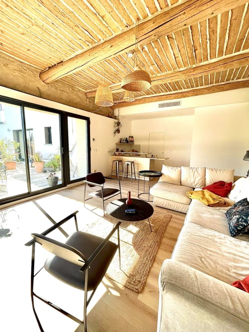 Bed and breakfast house florence ivakno in coudoux near Aix-en-provence 4-star tourist accommodation romantic suite with jacuzzi and swimming pool holiday home for 15 people charming cottage for 4 charming cottage salon tv 