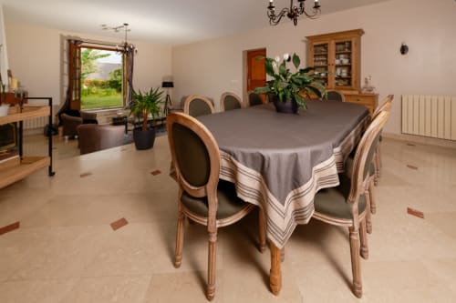 Salle à manger et salon du Clos Magedon - partagez notre table d'hôtes dans un lieu chaleureux et convivial - Yvelines