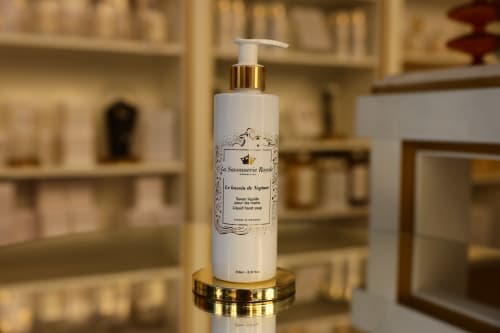 Savon liquide Le Bassin de Neptune fabriqué en
Haute-Provence dans la tradition des savons de
Marseille - Savonnerie Royale de Versailles - à découvrir au Clos Magedon - Chambres d'hôtes