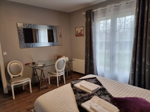 Suite Nuit de cristal - espace bureau - Chambres d'hôtes Le Clos Magedon - Médan