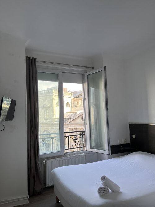 Hôtel de Londres - chambres confort double et simple, proche gares de Lille, séjour famille, amis, couple