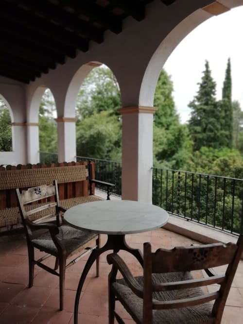 Habitación Carlet|Sant Martí de Centelles -Dormitorio donde reinan la calma y la sensación de recogimiento; situado en la planta noble del edificio, con vistas a los jardines de a mediodía y a la piscina de agua salada, siempre a punto para los huéspedes en tiempos de veraneo.