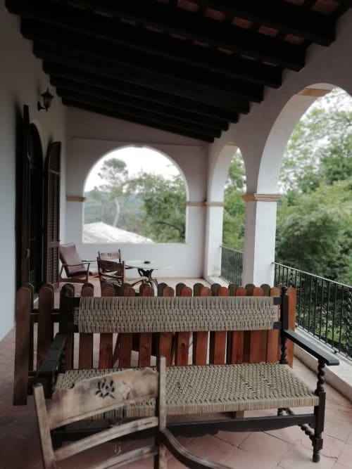 Habitación Carlet|Sant Martí de Centelles -Dormitorio donde reinan la calma y la sensación de recogimiento; situado en la planta noble del edificio, con vistas a los jardines de a mediodía y a la piscina de agua salada, siempre a punto para los huéspedes en tiempos de veraneo.