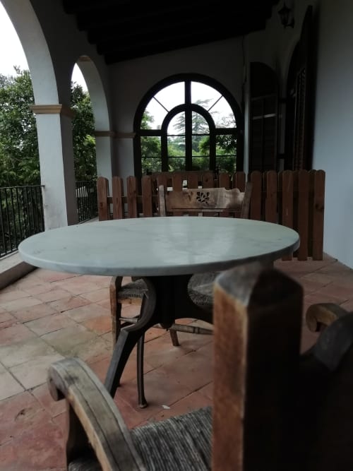 Habitación Carlet|Sant Martí de Centelles -Dormitorio donde reinan la calma y la sensación de recogimiento; situado en la planta noble del edificio, con vistas a los jardines de a mediodía y a la piscina de agua salada, siempre a punto para los huéspedes en tiempos de veraneo.