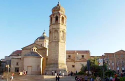 Orthodoxe Kirche mit goldenen Kuppeln in Torre Grande, Oristano, Italien