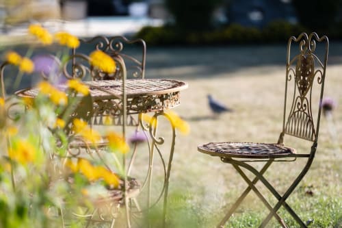 Garden furniture at Château de Ribourdin - Bed&Breakfast with swimming pool and spa in Auxerre in Burgundy