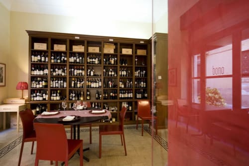 Wine tasting room at Stella CasaBono hotel in Sulmona with floor-to-ceiling wine display and elegant dining setup