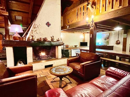 Grand gîte - chalet - cheminée - cocooning - salon - famille 