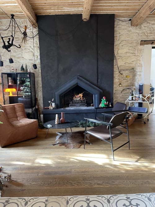 Bed and breakfast house florence ivakno in coudoux near Aix-en-provence 4-star tourist accommodation romantic suite with jacuzzi and swimming pool holiday home for 15 people charming cottage for 4 charming cottage salon fireplace 