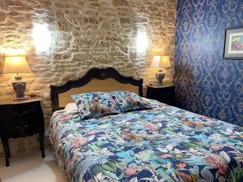 Chambre supérieure avec grande literie-climatisation-pierres apparentes