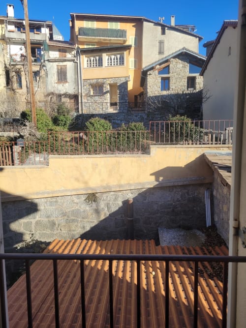 Vue balcon sur cour