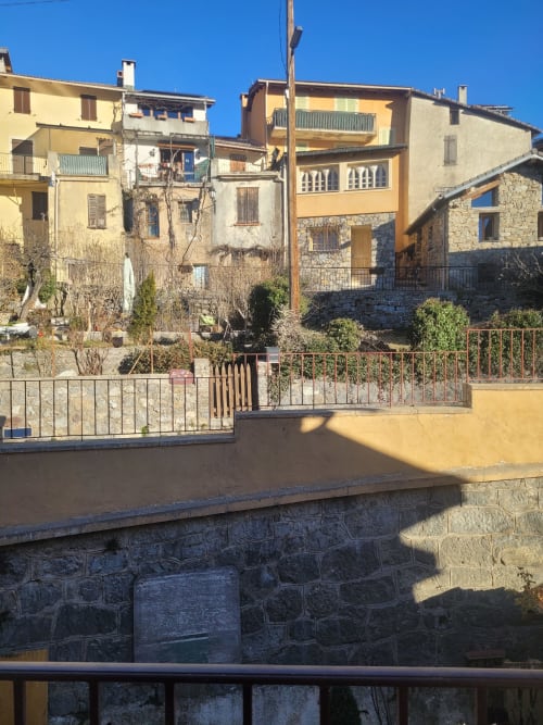 Vue balcon sur cour