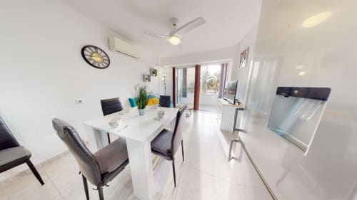 espace repas, salon, tv