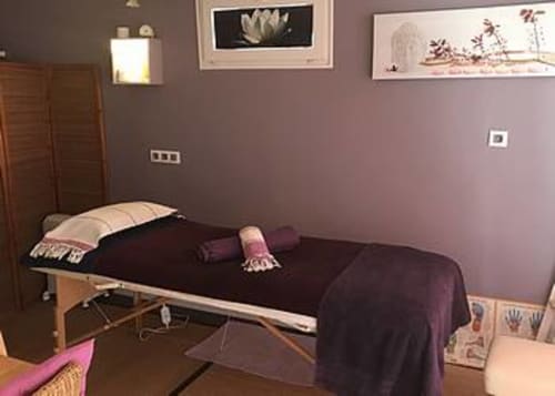 Profitez de l'expertise de plusieurs masseuses et instituts de bien-être à proximité. Certaines professionnelles peuvent également se déplacer directement au village vacances Nature et Océan pour vous offrir des soins personnalisés sur place