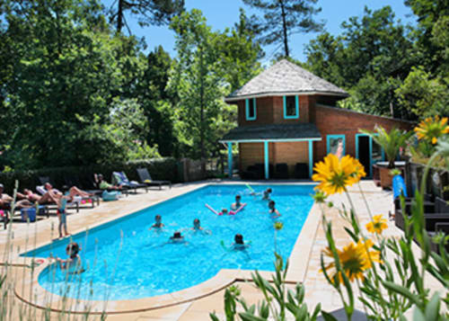 Piscine chauffée en été pour des baignades en famille
