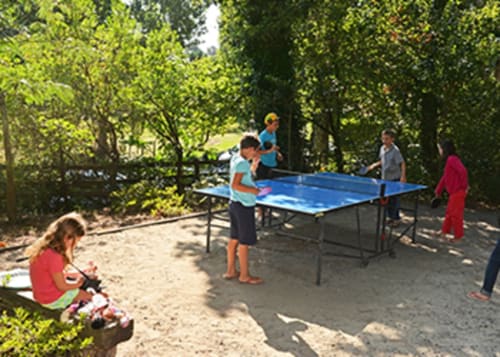 Les amateurs de ping-pong pourront s'organiser en tournois autour de la table située au centre du village vacances
