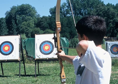 Les enfants et les adultes pourront s'essayer au tir à l'arc grâce au club des archers de Messanges situé face à Nature et Océan