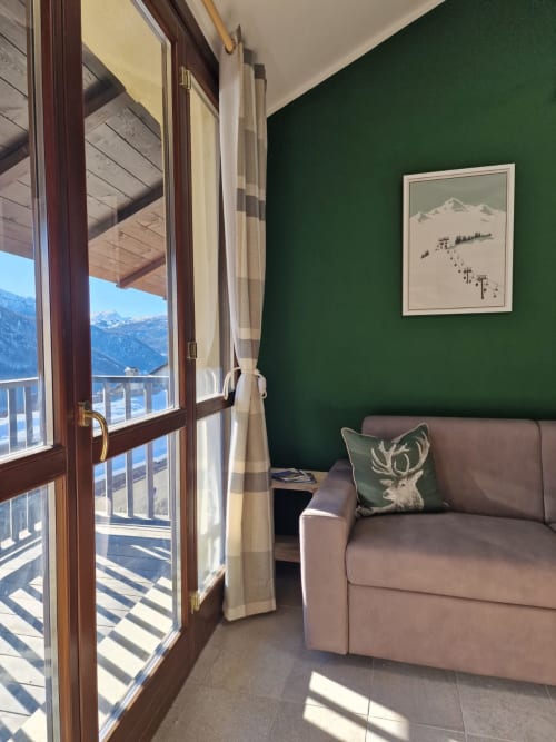Home Holidays - Attico Arc en Ciel - soggiorno e camere matrimoniali e familiari