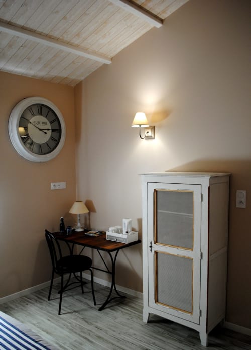 coin bureau, plateau de courtoisie, armoire parisienne, penderie, 