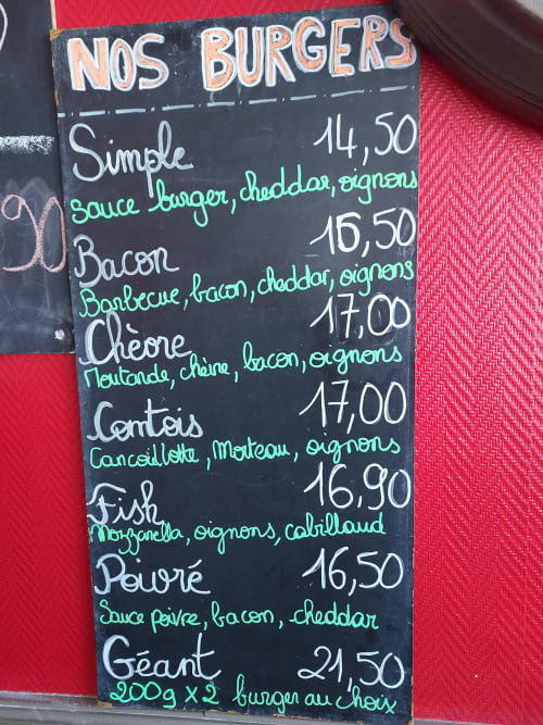 Tableau du menu burger Le Comtois présentant les options Simple, Bacon, Chèvre, Centaure, Poisson, Poivre et Géant avec tarifs