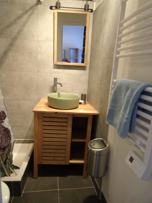 Une salle de bain moderne
