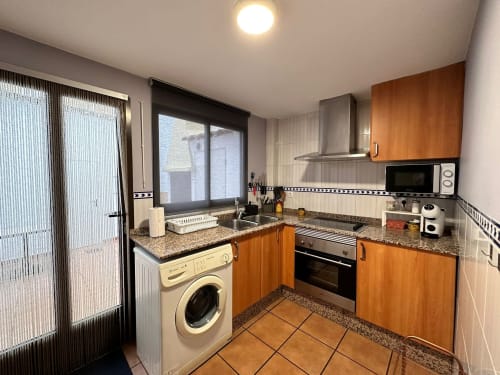 Cocina y acceso a patio interior