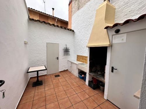 Patio interior con barbacoa