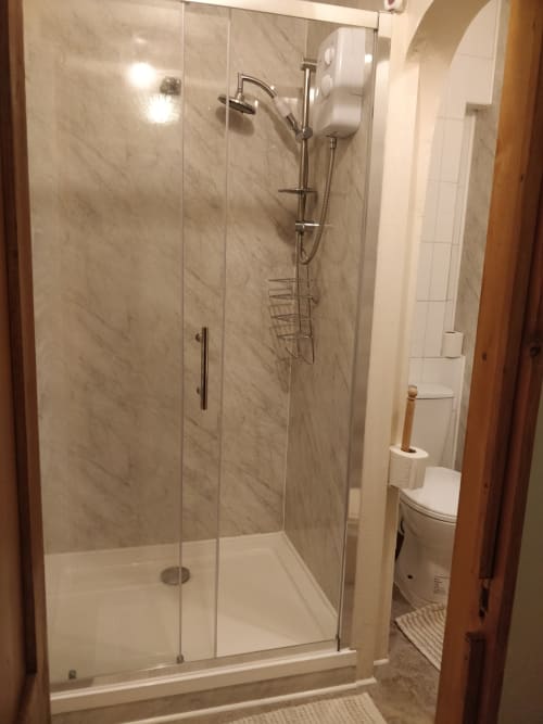 En-suite shower