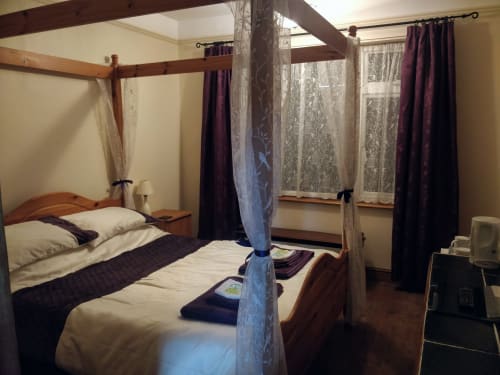 Four poster bed