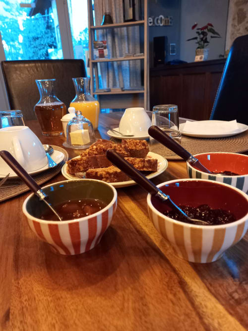 Petit déjeuner en amoureux avec le pain d'épice maison