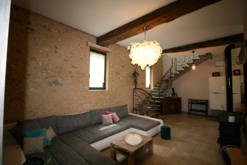 Espace salon, cuisine ouverte, gite de groupe, cottage