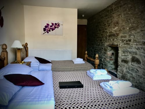 The White Horse Inn - Clun, Shropshire, England, Pub, restaurant, B&B