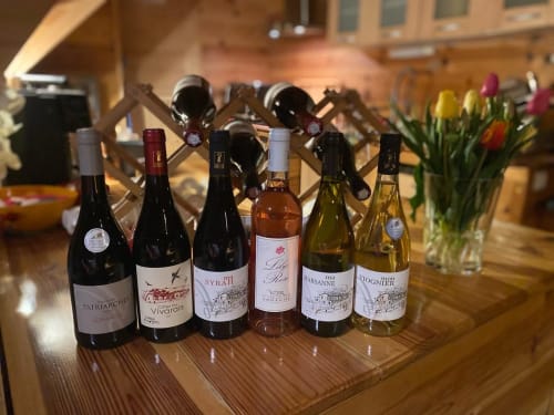 Enhance your dining expérience with a bottle of locally produced wine