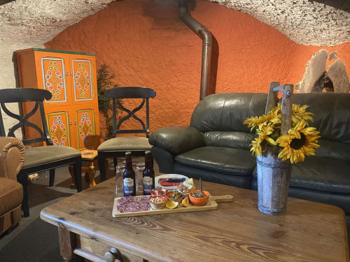 Authentic salon--endroit parfait pour prendre l'apéro