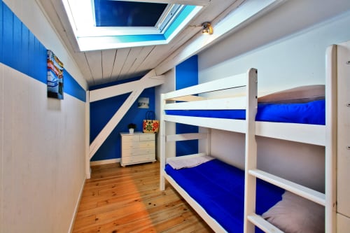 Les chambres sont lumineuses, même celle avec lits superposés pour les enfants