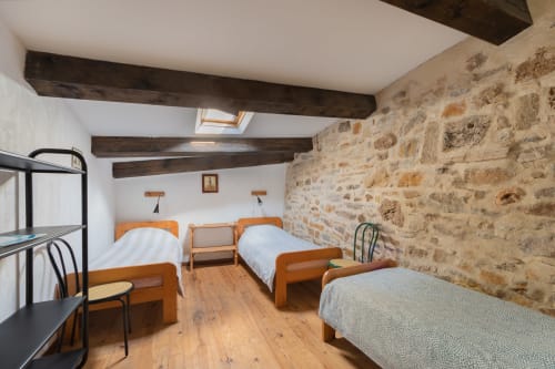 Chambre triple gite de la tour saint guilhem le désert Herault 