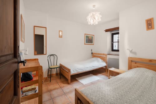 Vue chambre double gîte de la tour à saint guilhem le désert