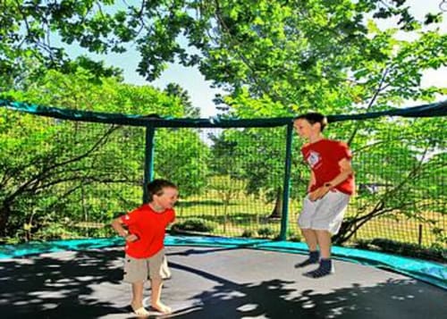 Le trampoline du village Nature et Océan fait le bonheur des plus jeunes en toutes saisons