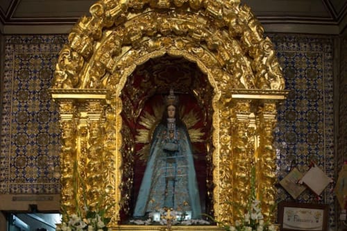 Golden ornate shrine with blue Virgin Mary statue at Casa das Jardas rural guesthouse in Ladoeiro, Portugal
