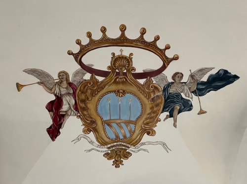 Stemma barocco ornato con corona e angeli a Palazzo Porta, Procida