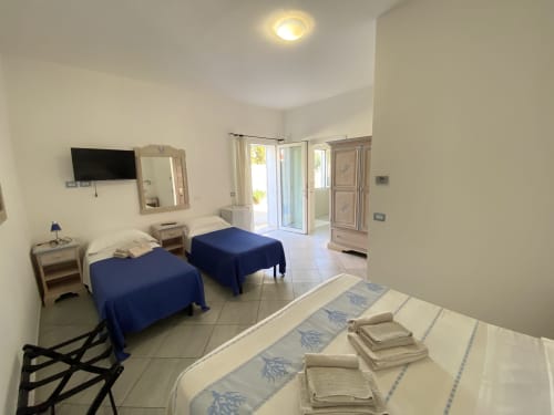 Family Suite Olbia, room with private bathroom Olbia, relax room olbia, b&b room Olbia