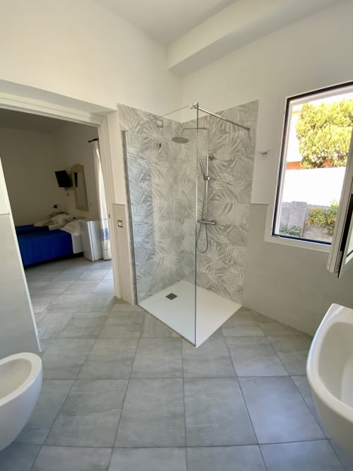 walk in private bathroom family room olbia