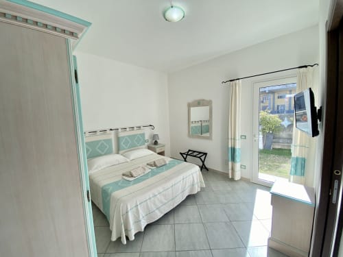 camera matrimoniale bagno privato, ingresso privato, camera hotel Olbia, camera olbia centro, soggiorno olbia, dormire a Olbia, camera B&B Olbia