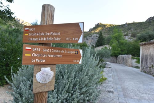 Saint Jacques de compostelle chemin camino voie d’Arles à saint guilhem le désert