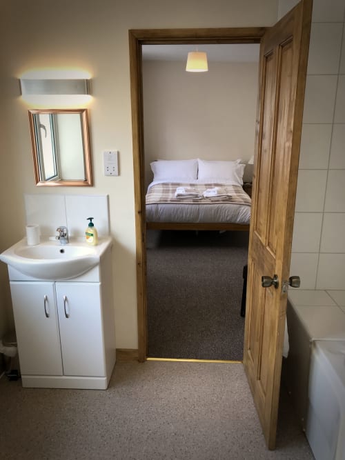 The White Horse Inn - Clun, Shropshire, England, Pub, restaurant, B&B
